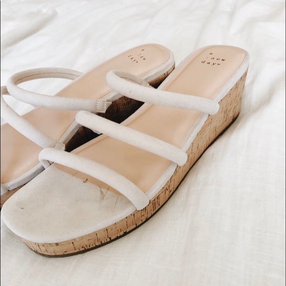 cream sandals - Picture 2 of 5
